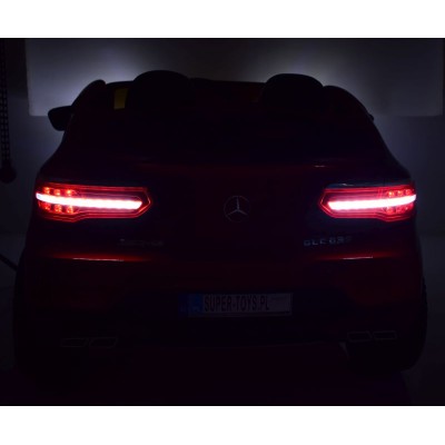 MERCEDES GLC 63S LICENCJA, 4X4, 2x12V, WALIZKA, MIĘKKIE KOŁA EVA, MIĘKKIE SIEDZENIE, LAKIER POLEROWANY, FULL OPCJA/XMX608