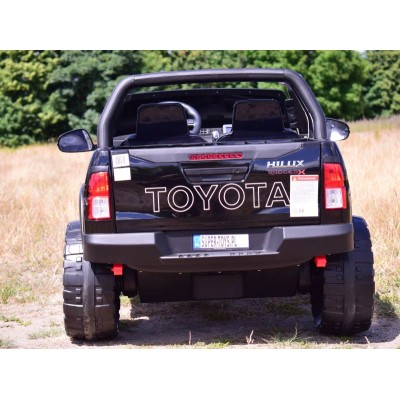 ORYGINALNA TOYOTA HILUX, 2X12V10AH W WALIZCE,MP4, LAKIER, FULL OPCJA 4X4 /DKHL850