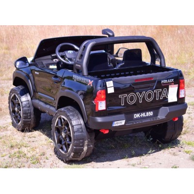 ORYGINALNA TOYOTA HILUX, 2X12V10AH W WALIZCE,MP4, LAKIER, FULL OPCJA 4X4 /DKHL850