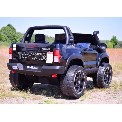 ORYGINALNA TOYOTA HILUX, 2X12V10AH W WALIZCE,MP4, LAKIER, FULL OPCJA 4X4 /DKHL850