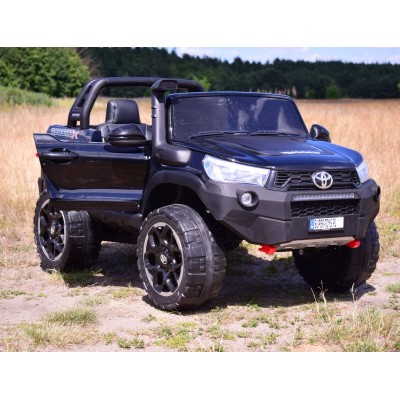 ORYGINALNA TOYOTA HILUX, 2X12V10AH W WALIZCE,MP4, LAKIER, FULL OPCJA 4X4 /DKHL850
