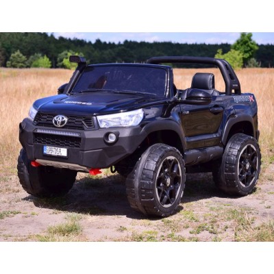 ORYGINALNA TOYOTA HILUX, 2X12V10AH W WALIZCE,MP4, LAKIER, FULL OPCJA 4X4 /DKHL850
