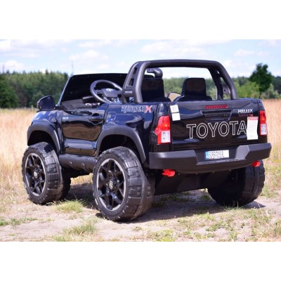 ORYGINALNA TOYOTA HILUX, 2X12V10AH W WALIZCE,MP4, LAKIER, FULL OPCJA 4X4 /DKHL850