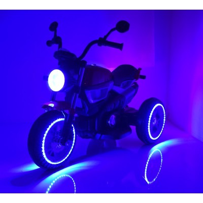 NAJNOWSZY  WIELKI MOTOR, ŚWIECĄCE KOŁA, PANEL, DŹWIĘKI, SKÓRA/8188FL