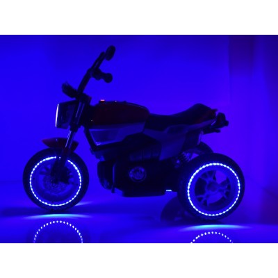 NAJNOWSZY  WIELKI MOTOR, ŚWIECĄCE KOŁA, PANEL, DŹWIĘKI, SKÓRA/8188FL