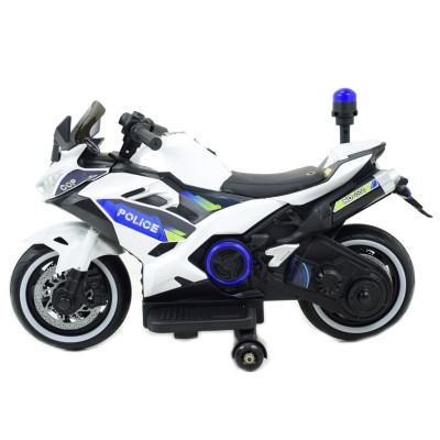 Motor policyjny z świecącym kogutem i syreną/A706-2
